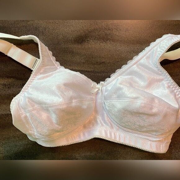 NWOT Classique Bra Women’s 32A Mastectomy White Pockets Adjustable Straps - Picture 1 of 4